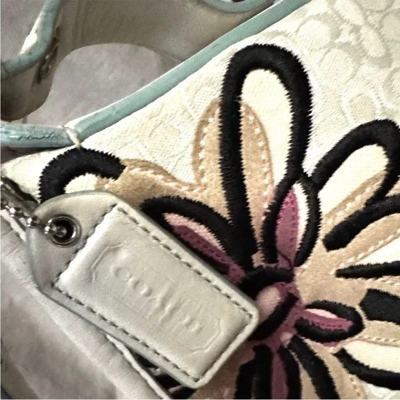 Coach '07 Y2K Suede Flowers & Embroidered Bee White Mini C Jacquard Shoulder Bag - Picture 14 of 14